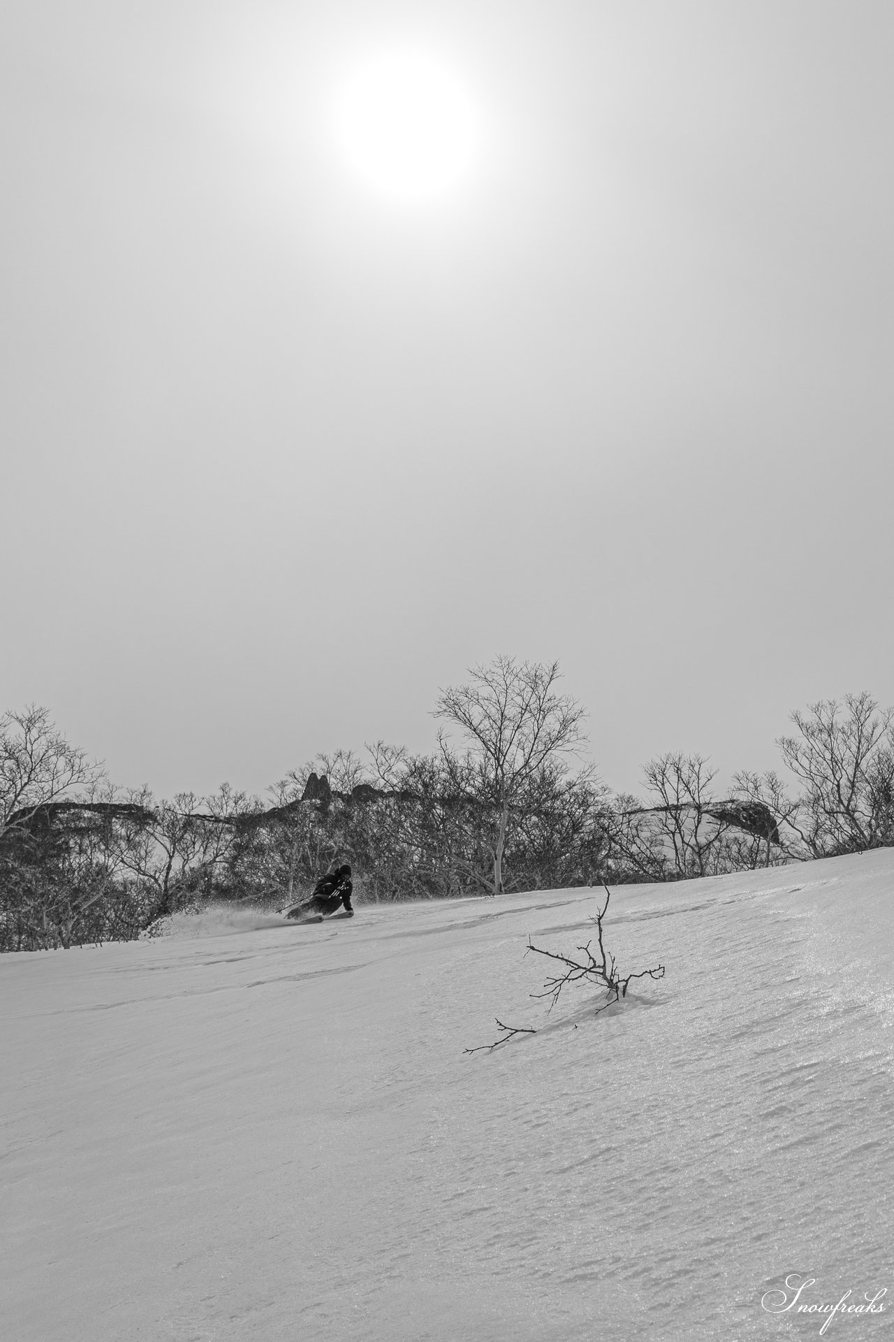 大雪山層雲峡・黒岳ロープウェイスキー場　本日の積雪 310cm。神々の遊ぶ庭でのんびり春スキー＆スノーボードを楽しみましょう♪